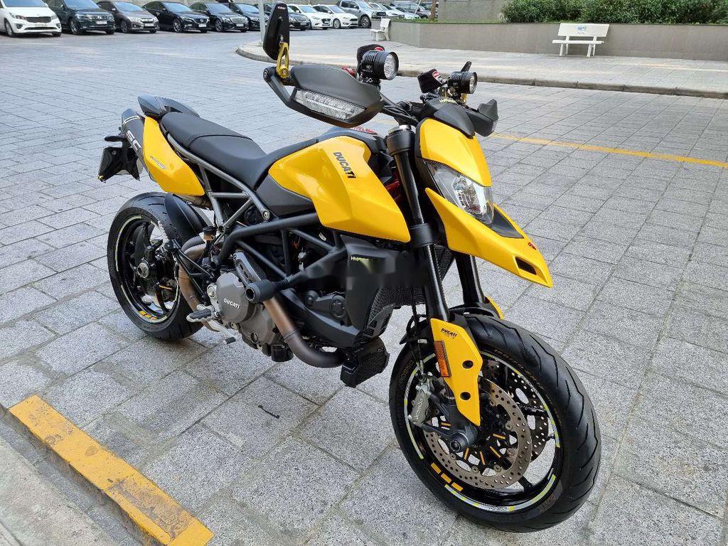 Ngắm cào cào lai naked bike Ducati Hypermotard 950 diêm dúa với nhiều đồ  chơi sặc sỡ tại Việt Nam