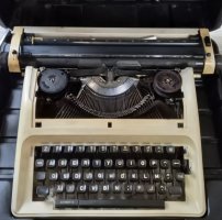 máy đánh chữ Olympia Nhật