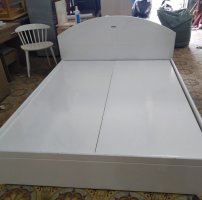 Cần thanh lý giường MDF 1m6 màu trắng còn dùng tốt