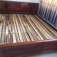 Bán rẻ giường gỗ xoan đào 1m8x2m mới 90% giá rẻ