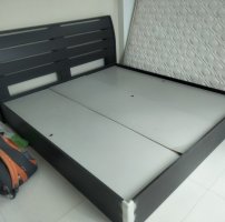Thanh lý giường gỗ 1m8x2m màu đen mới 90%