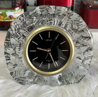 Đồng hồ để bàn  Seiko nội địa Nhật Pha lê  kết hợp mặt đồng hồ đen tạo vẻ đẹp sang trọng