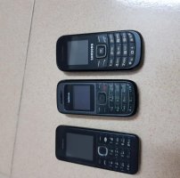 2 cây điện thoại cùi bắp Nokia + 1 cây Samsung