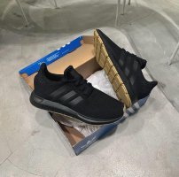 Pass giày Adidas Swift Run Black Gum size 41.5