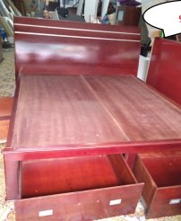 Sẵn 1 giường gỗ màu nâu 4 hộc dọn kho bán rẻ