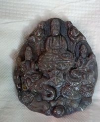 Bán tượng saphia chạm hình tam thế Phật TL 247ct