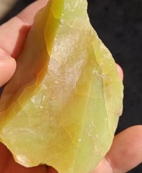 Giao lưu khối ngọc opal xanh lá tự nhiên to y hình 