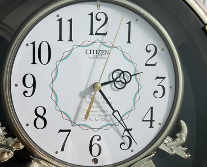 Đồng hồ treo tường Citizen có nhạc, con xoay, kt 33x40cm -2