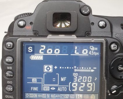 Nikon D90 và lens 18-55 VR +18-105mm VR-1