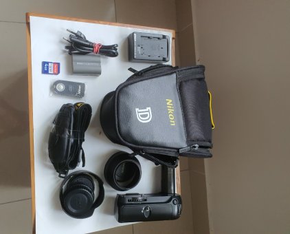Nikon D90 và lens 18-55 VR +18-105mm VR-2